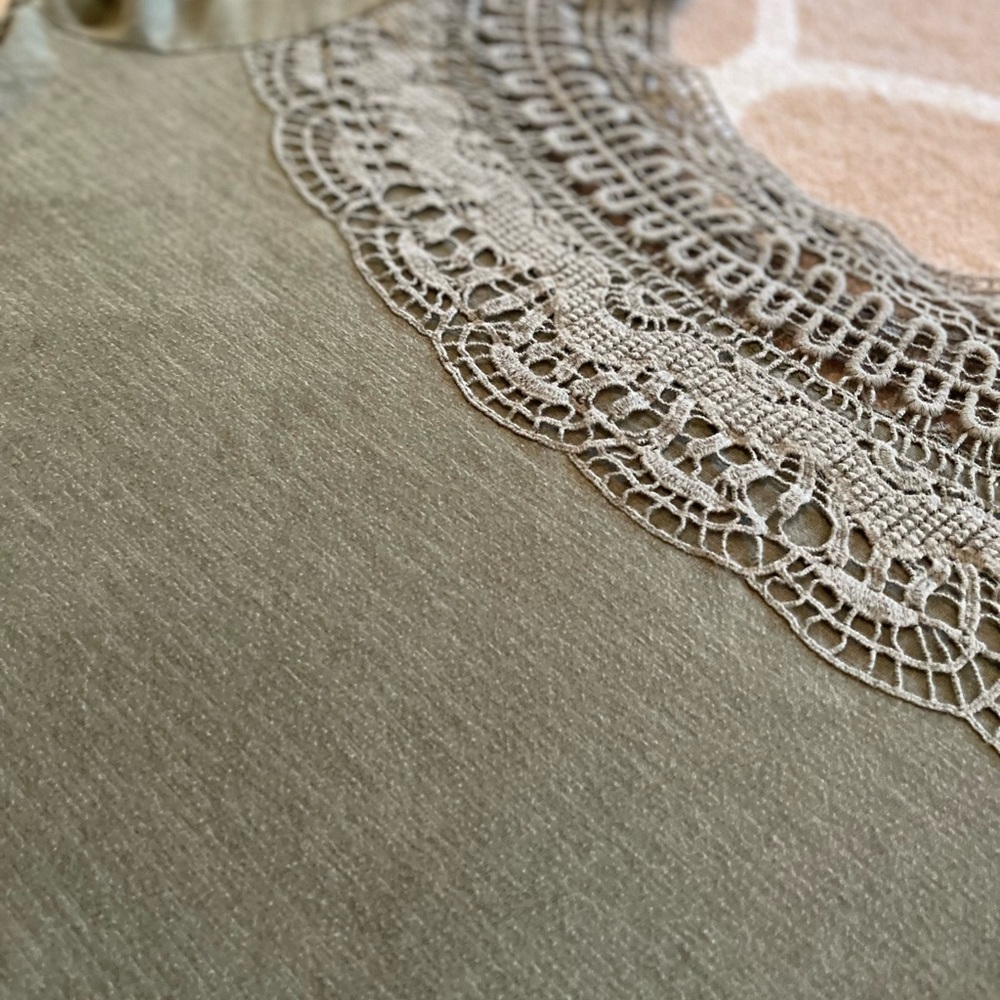 Liz Lange Olive Green Maternity Short Sleeve Top - Picture 6 of 7